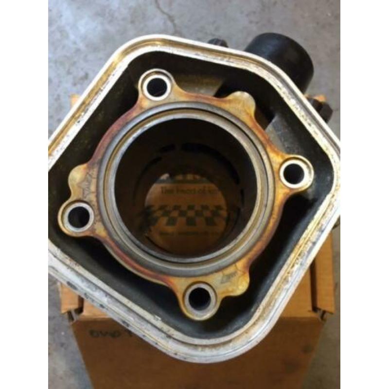 Iame X30 cilinder 135cc en uitlaat