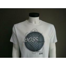 Hugo Boss shirt. Kleur Wit met opdruk. Maat XL.