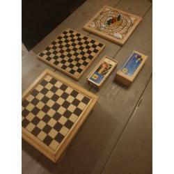 Houten dambord, damstenen/schaakbord en ganzenbord hout.