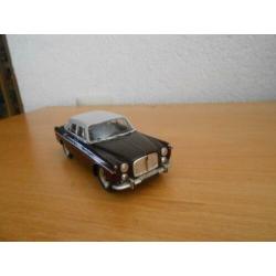 Milestone Rover P5 coupe RHD maroon-zilvergrijs dak 1:43