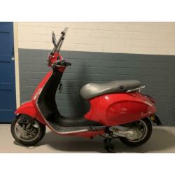 Vespa primavera 50 4T blauw kenteken