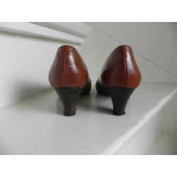 2139 VINTAGE Flip peeptoe cognac pumps 37 38