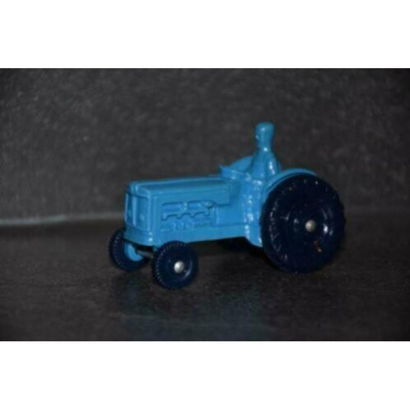 Mooie Tomte Fordson tractor - kleur blauw - schaal 1:43 -