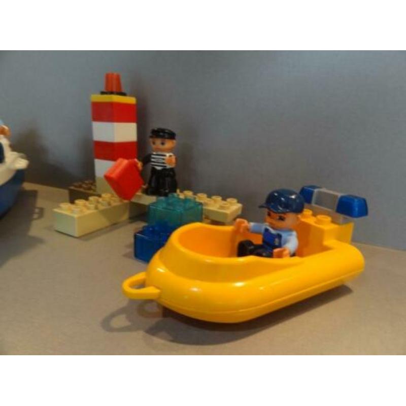 Duplo 4861 politieboot met boef