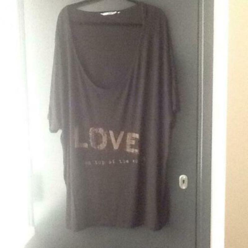 Ruim lang shirt maat 56 zwart