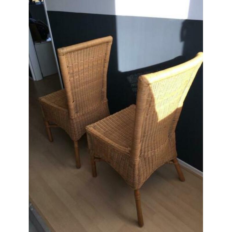 2 rietenstoelen