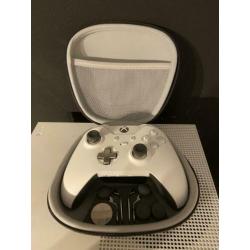 xbox one S+ 2 elite controllers