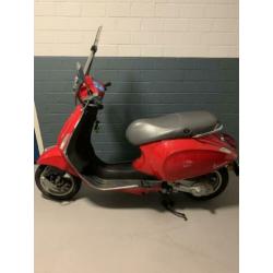 Vespa primavera 50 4T blauw kenteken