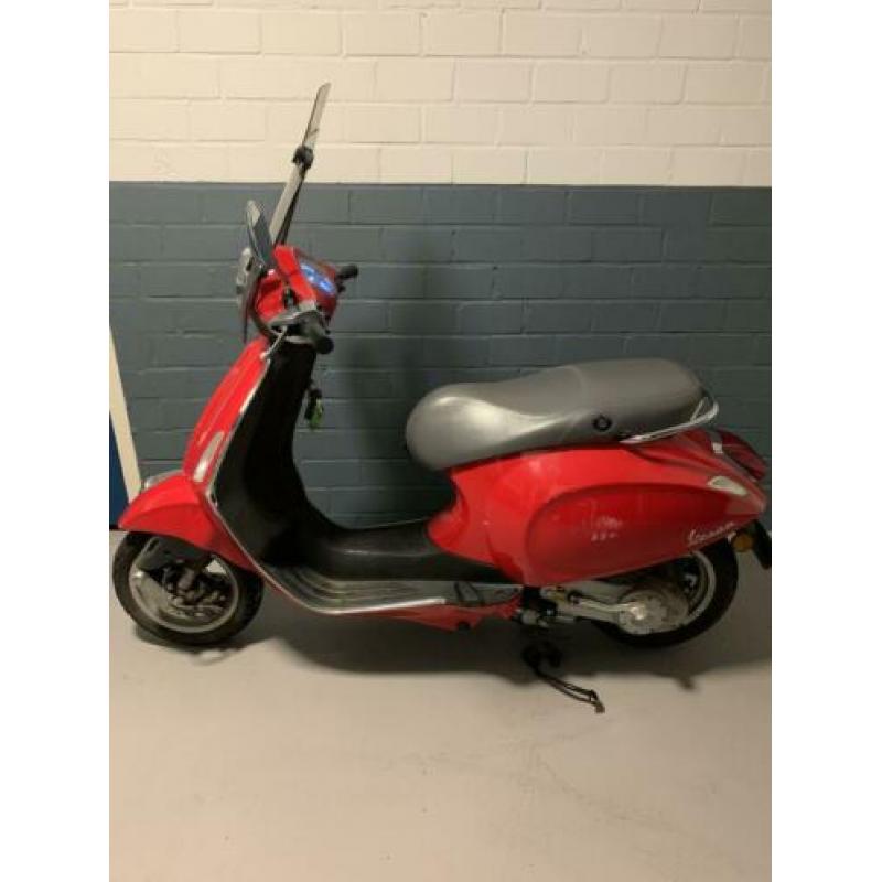 Vespa primavera 50 4T blauw kenteken