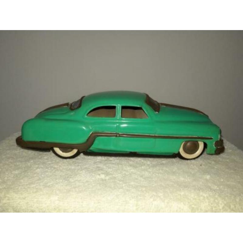 Amerikaanse Oldtimer groen met Frictiemotor