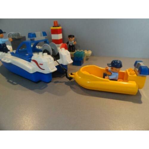 Duplo 4861 politieboot met boef