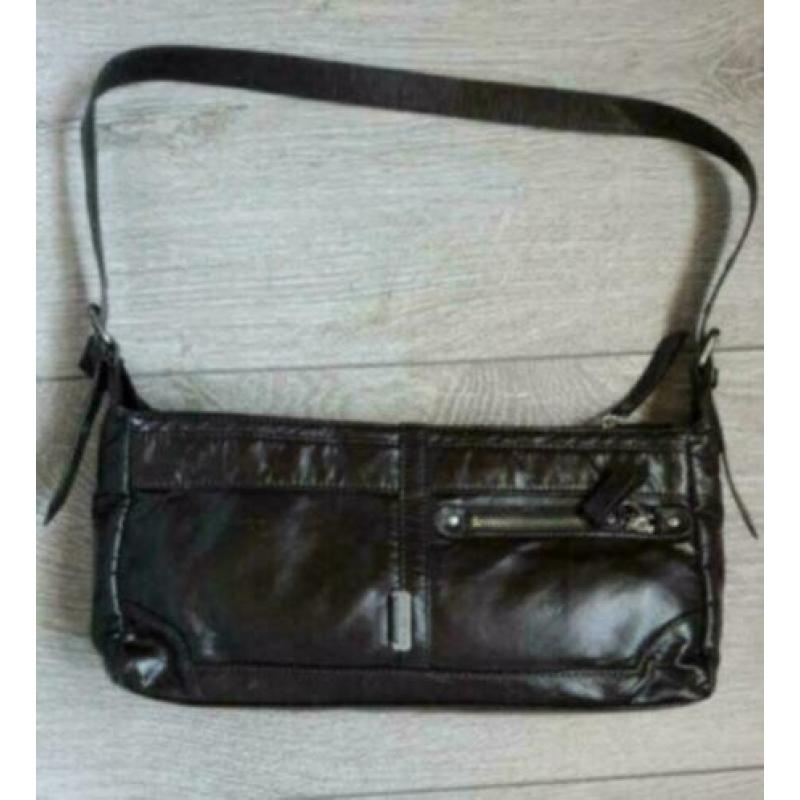 Set bij elkaar passende kleding: rok, jasje, laarzen, tas