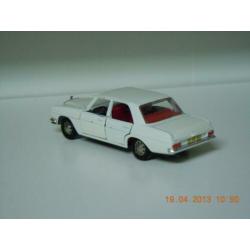 Mercedes 250 type W115/8. Model van het Marklin. Model nageg