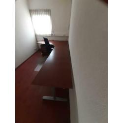 Buro + burostoel + 2 ladenkasten