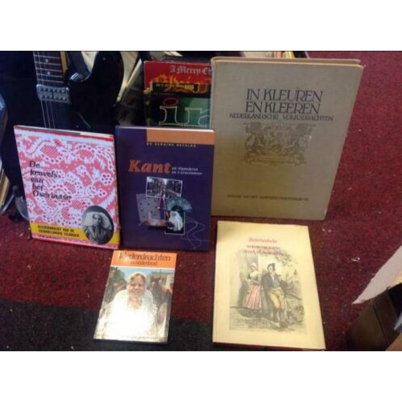 Diverse klederdracht boeken