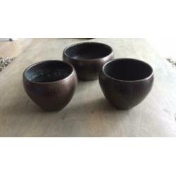 3 bruine/ bronsachtige bloempotten