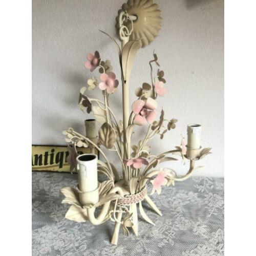 Frans Brocante ijzeren lamp / luchter met bloemen