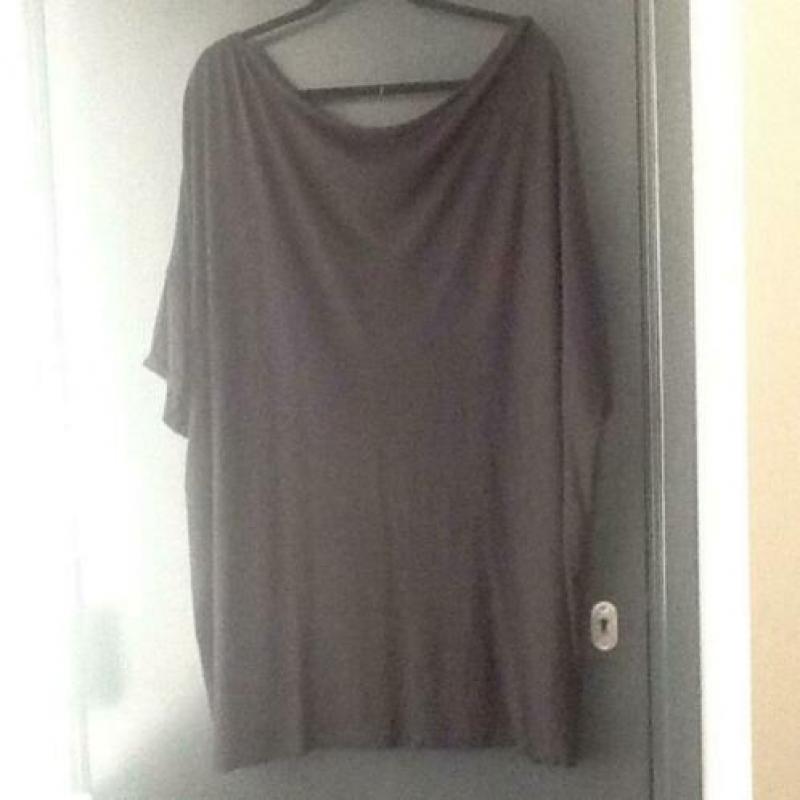 Ruim lang shirt maat 56 zwart