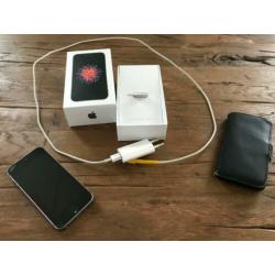 Nog zeer nette iPhone SE incl boekje doosje en lader