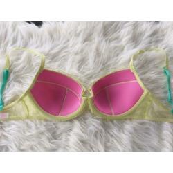BH met glitters van Victoria Secret maat 32D