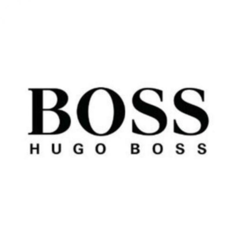 Hugo Boss shirt. Kleur Wit met opdruk. Maat XL.