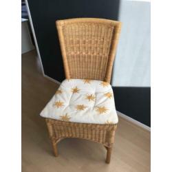 2 rietenstoelen