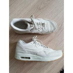 Nike Air Max 1 WMNS Premium Sherpa Pack Birch-Ivory maat 42
