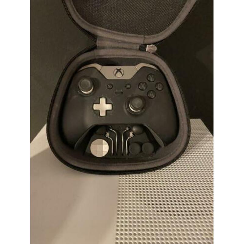 xbox one S+ 2 elite controllers