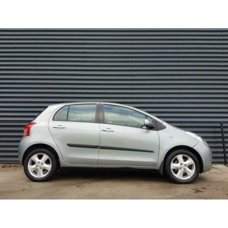 Toyota Yaris 1.3 VVTi Luna MMT | 5-deurs | Automaat