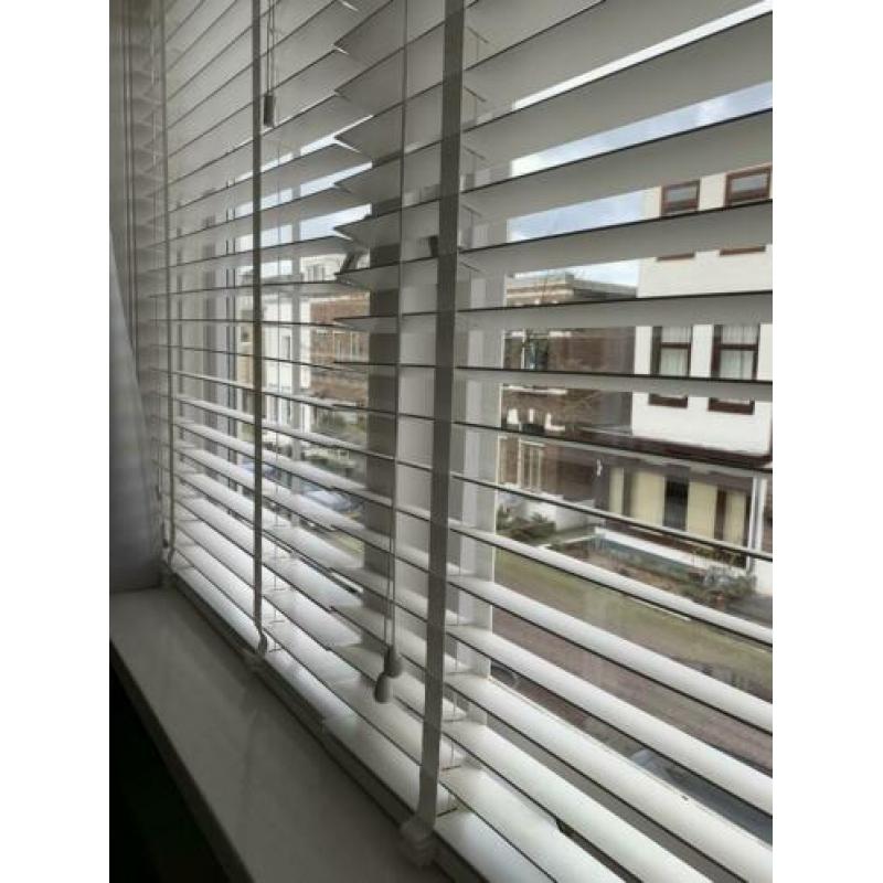 Mooie witte luxaflex hout