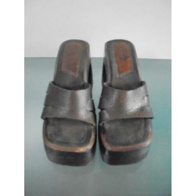 GRATIS VERZENDEN | PLATEAU leren bruine slippers 38