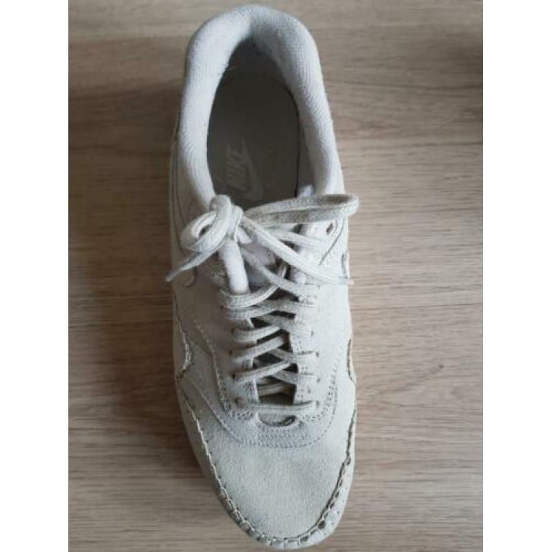 Nike Air Max 1 WMNS Premium Sherpa Pack Birch-Ivory maat 42