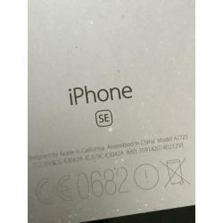 Nog zeer nette iPhone SE incl boekje doosje en lader
