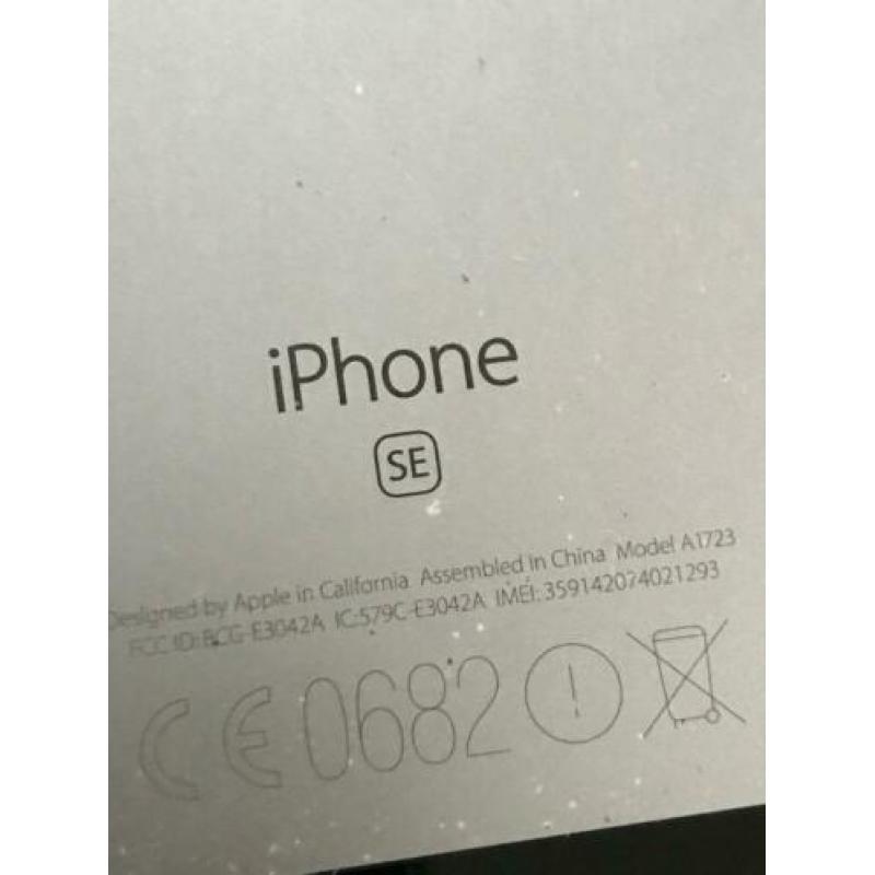 Nog zeer nette iPhone SE incl boekje doosje en lader