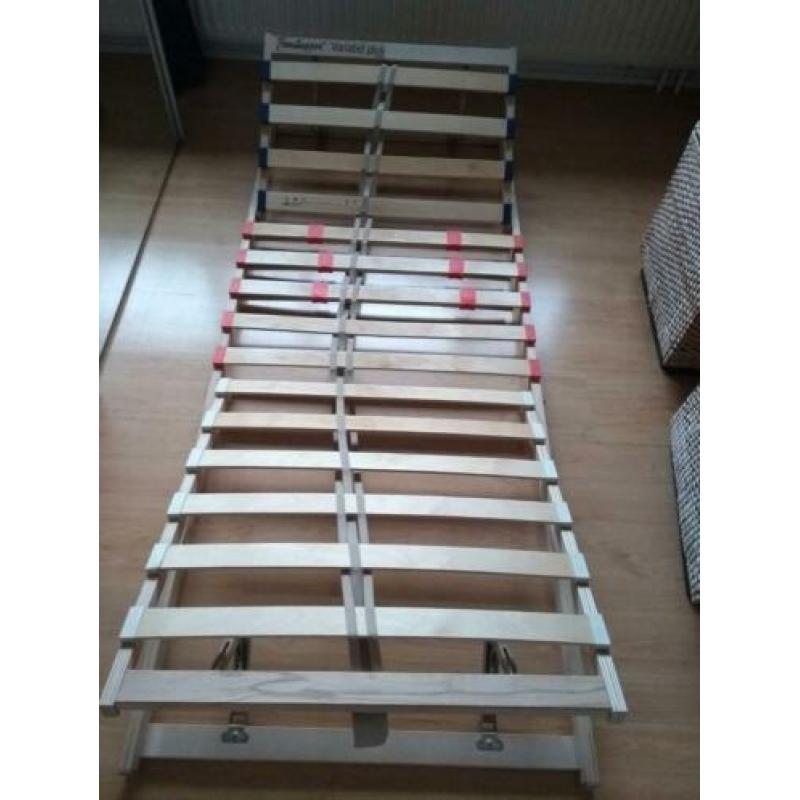 2 verstelbare lattenbodems , 4 standen aan beide zijden