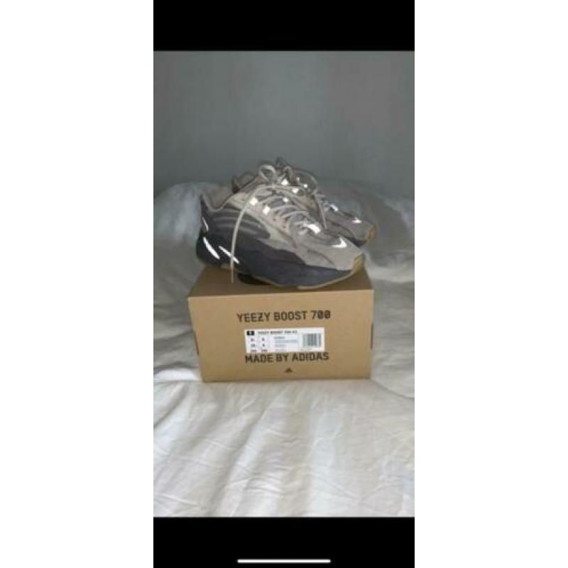 Yeezy Tephra 700 V2 39 1/3