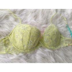 BH met glitters van Victoria Secret maat 32D