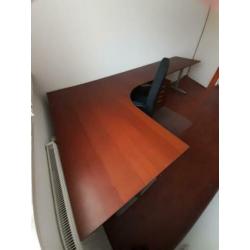 Buro + burostoel + 2 ladenkasten