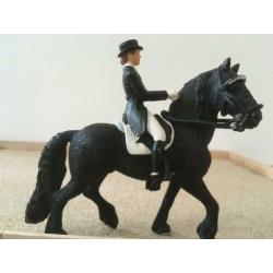 Schleich Fries dressuurpaard met ruiter