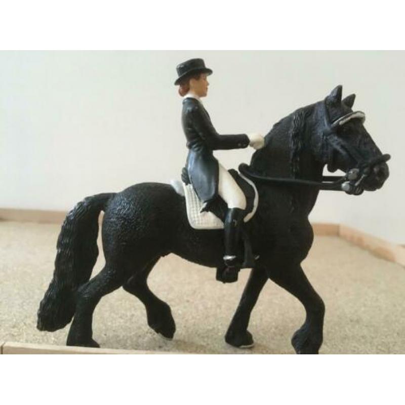 Schleich Fries dressuurpaard met ruiter