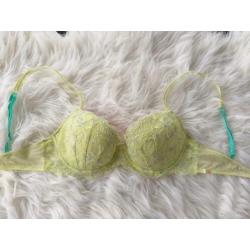 BH met glitters van Victoria Secret maat 32D