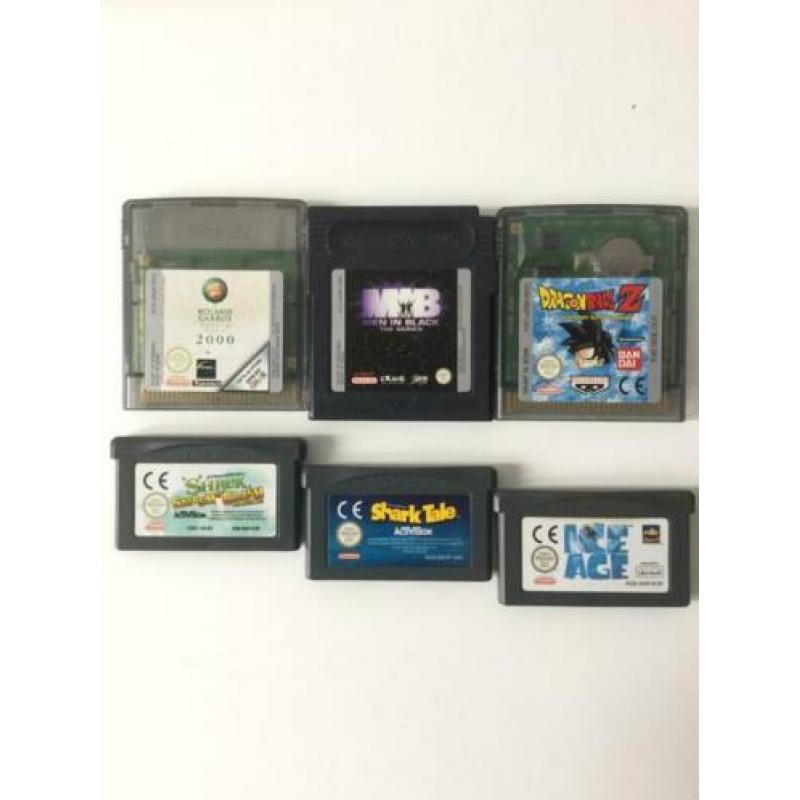 Gameboy advance sp tribal met 6 games, oplader en tas.