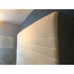 Bijna nieuw matras + gloednieuwe topper