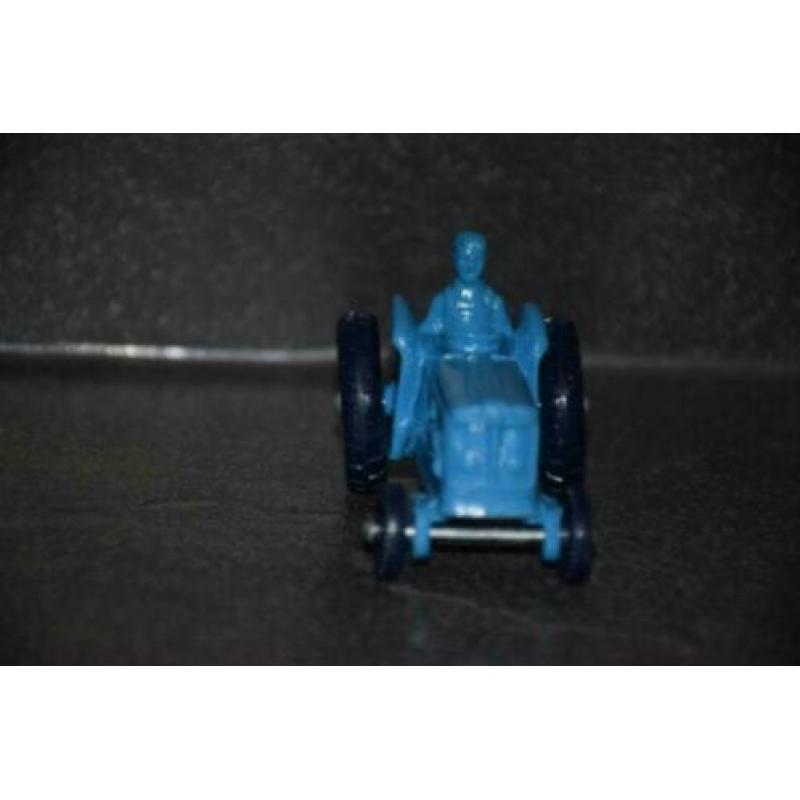 Mooie Tomte Fordson tractor - kleur blauw - schaal 1:43 -
