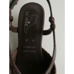 Bruine schoenen met klein hakje van LA Mia, mt 37