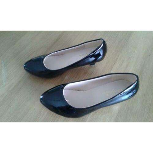 Zwarte lak pumps maat 38