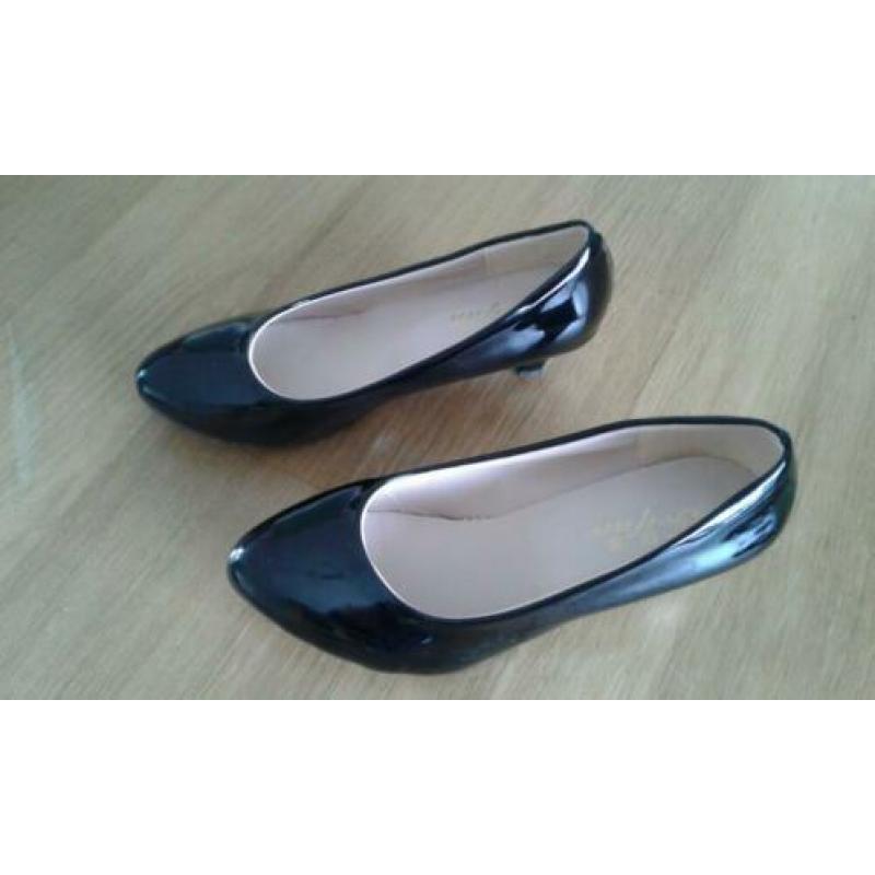 Zwarte lak pumps maat 38