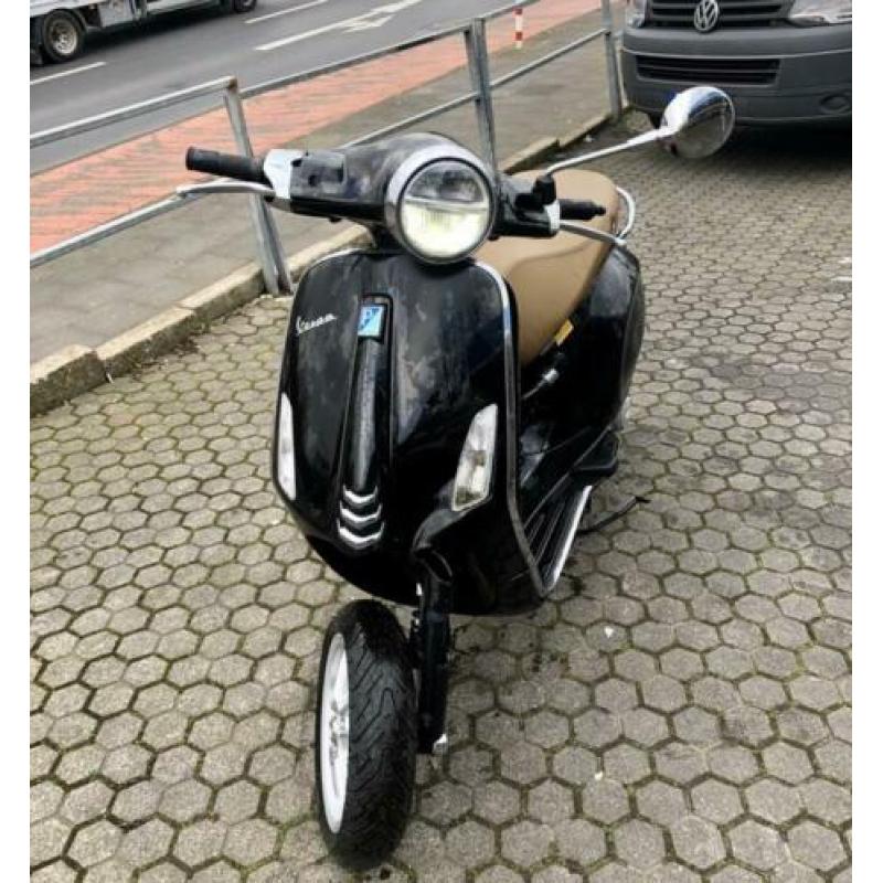 Vespa Primavera 50 iGet USB LED 2020 Model Schade duitse pap