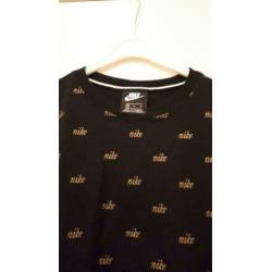 T-shirt van Nike, maat XL, kort model.