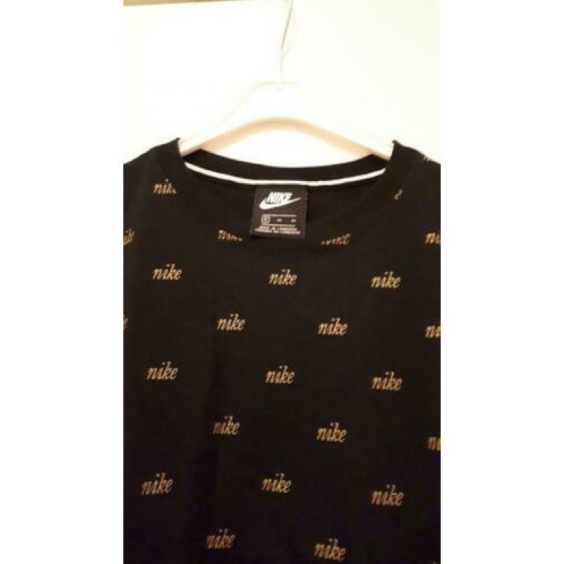 T-shirt van Nike, maat XL, kort model.